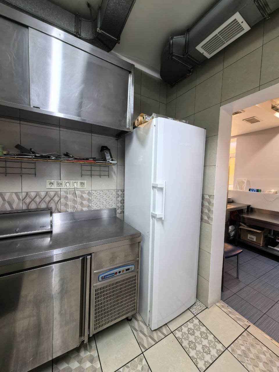 Помывка кухни ресторана площадью 60 м²