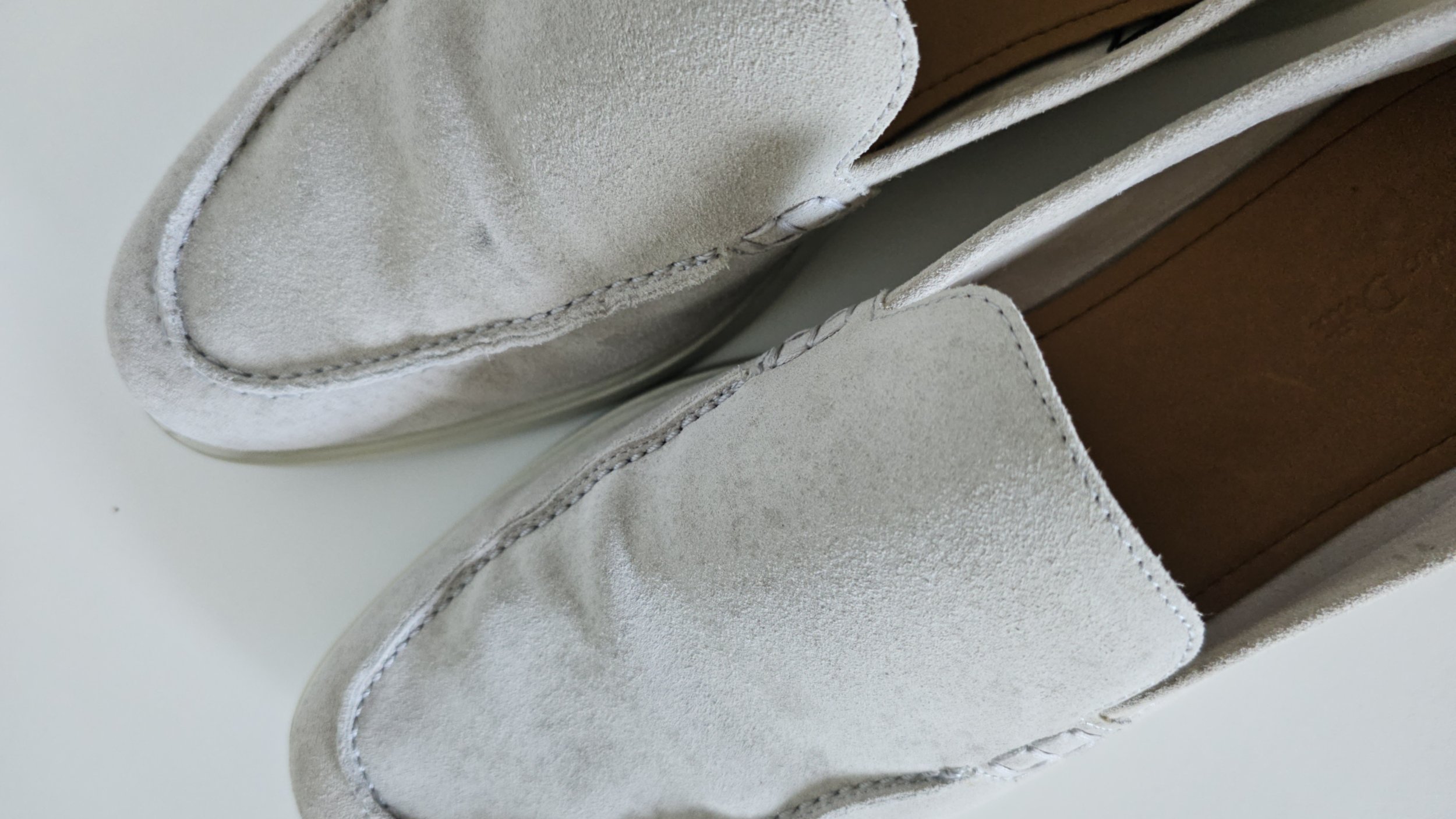 Профессиональная химчистка замшевых мокасин